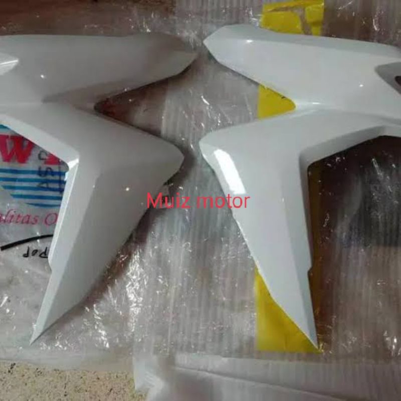 sayap samping motor Vario 125-150 2018-2020 putih