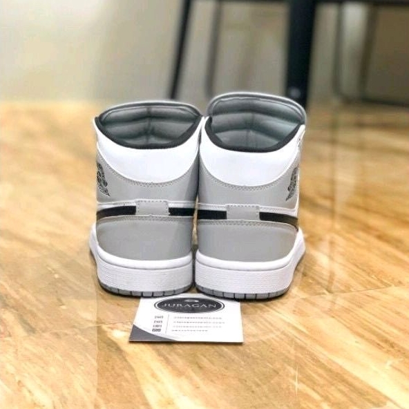 Nike Air Jordan 1 Mid &quot;Light Smoke Grey&quot;