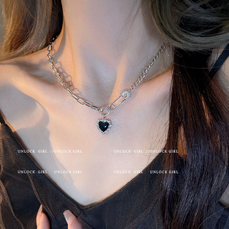 COD❤️Kalung Cinta Love Wanita Hitam Fashion Korea Retro Hip Hop Gaya Titanium Necklace Aksesori Fashion-A.one