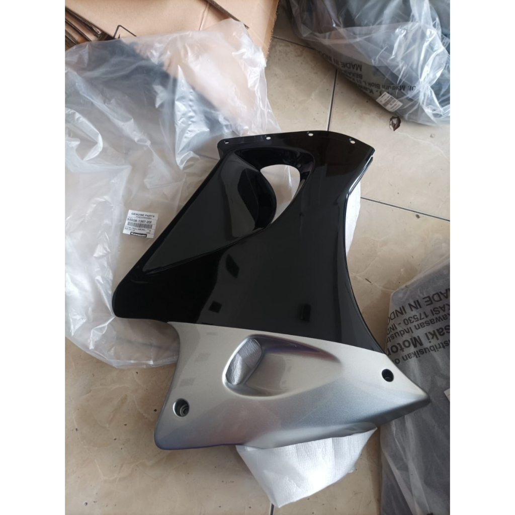 Fairing Samping Bawah Ninja RR Old Hitam - Silver
