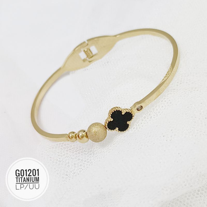 Gelang titanium bangle Clover gold G01201