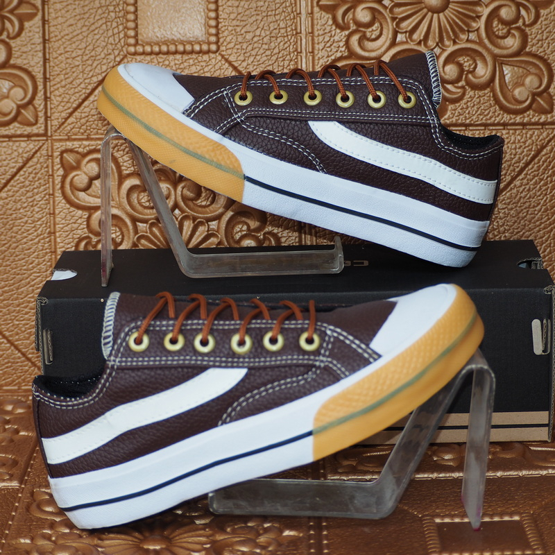 SEPATU CONVERSE KULIT SINTETIS  ALL STAR MOTIF KULIT JERUK COKLAT TUA LOW