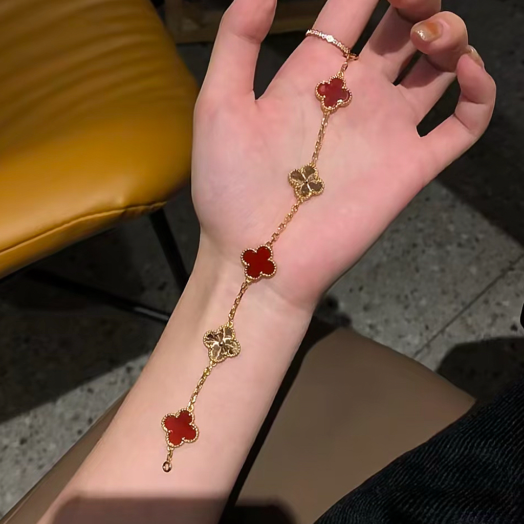 750 kadar  1.68 gram Emas asli  VCA Van Cleef & Arpel Four-leaf Grass Flower Bracelet Gelang