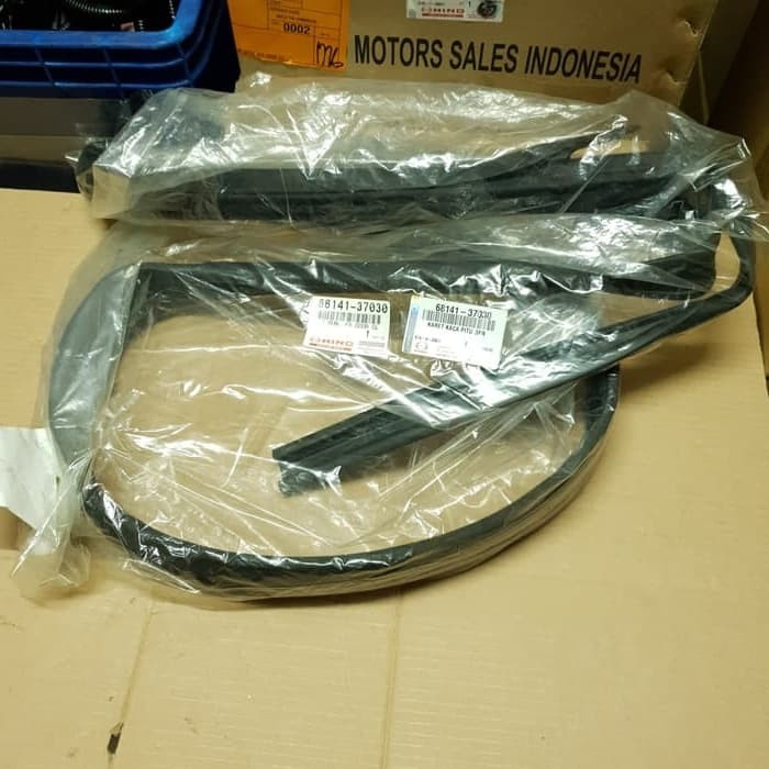 Karet Kaca pintu Hino Dutro Kanan 68141-37030
