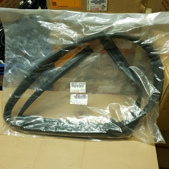 Karet Kaca pintu depan Hino Dutro 68151-37030