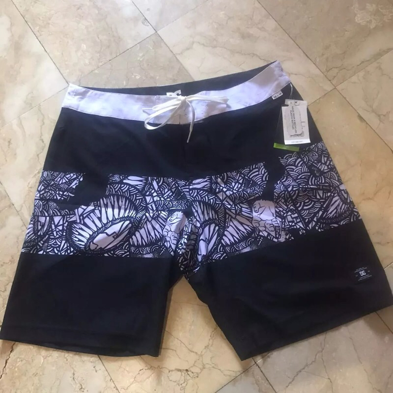 Celana Pendek DC Darbotz 18 Boardshort Black