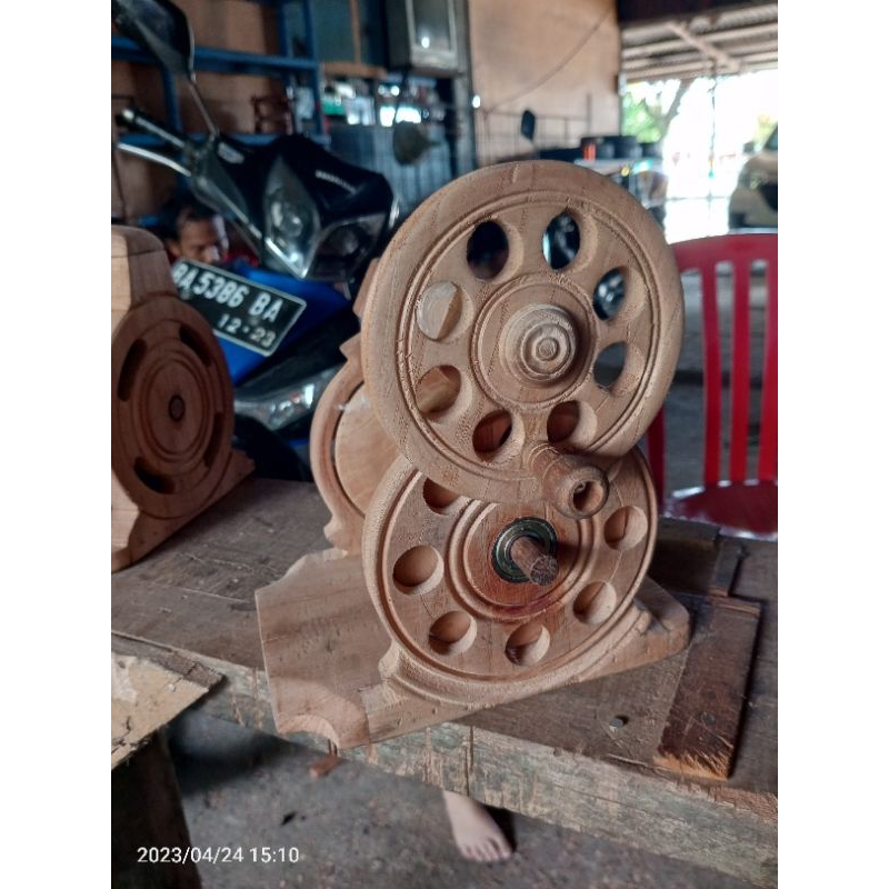 gulungan benang, katrol layangan sedang