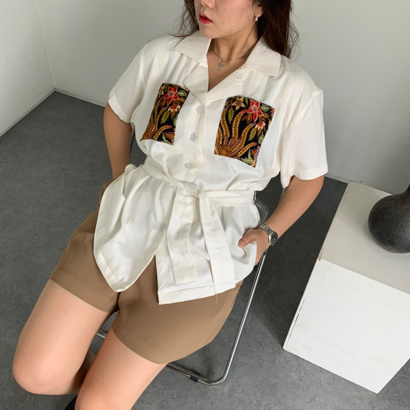 Atasan chic // Atasan Wanita // Kemeja Wanita Chic // Kemeja Batik Wanita