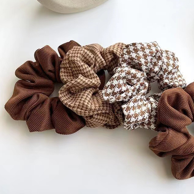 Scrunchies Set Coklat &amp; Kotak Kecil - Kunciran ikat rambut