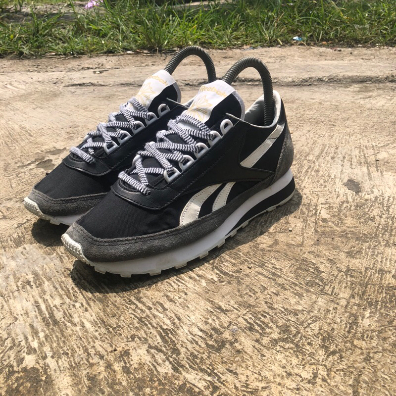 Reebok Aztec Black white