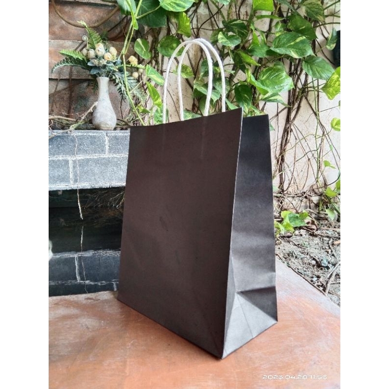 

paper bag / tas kertas hitam polos ukuran P20xL10xT25