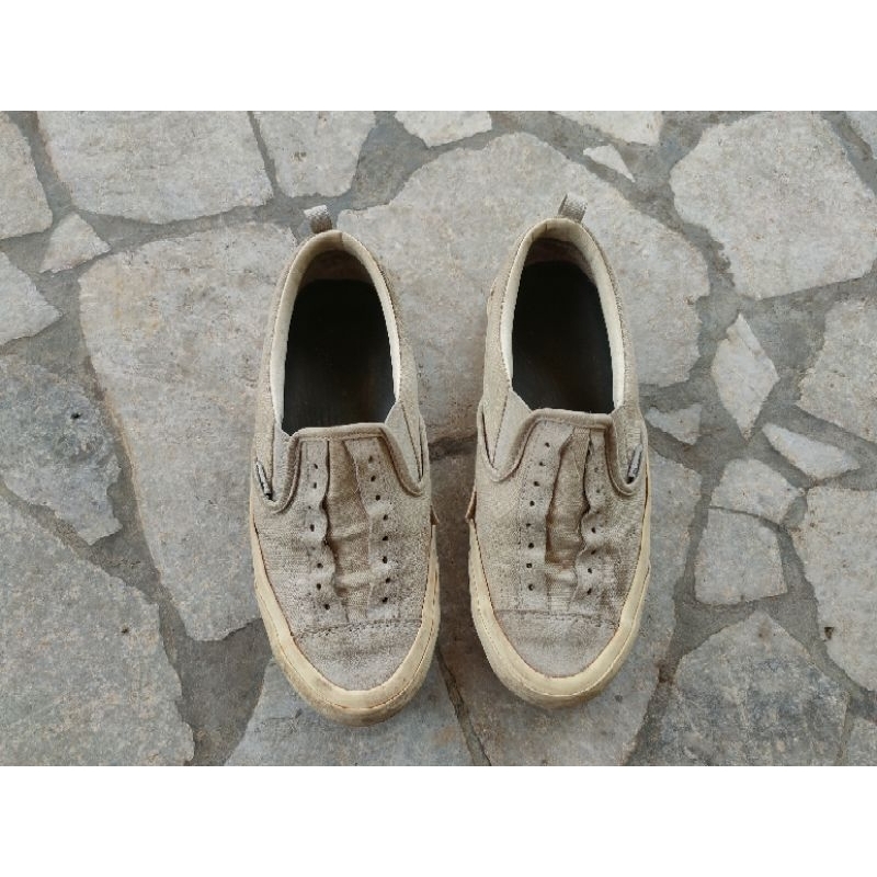 sepatu thunder bear bekas