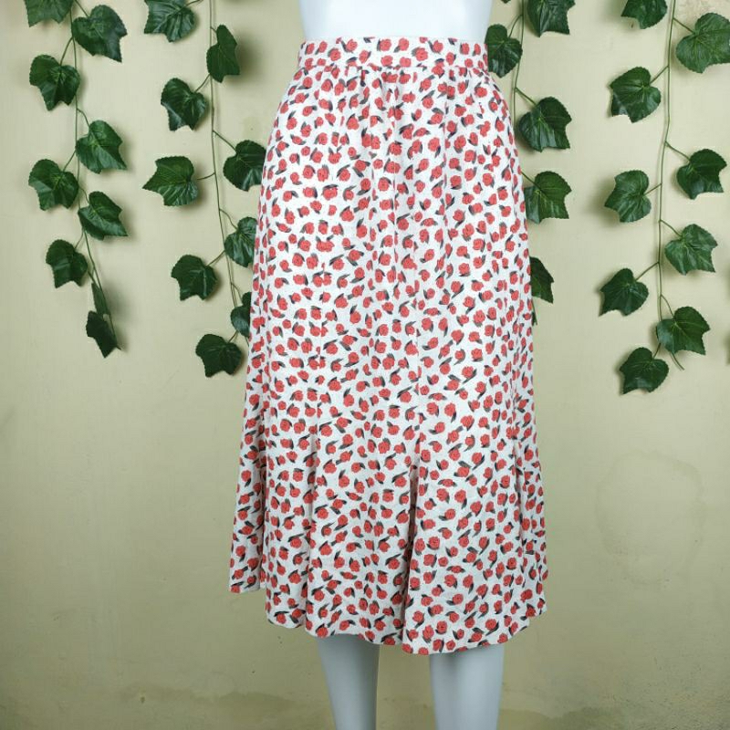 Preloved P❤️ Mantan Bukan Baru Premium FL32 Yuki Torii rok bawahan wanita putih motif bunga mawar ke