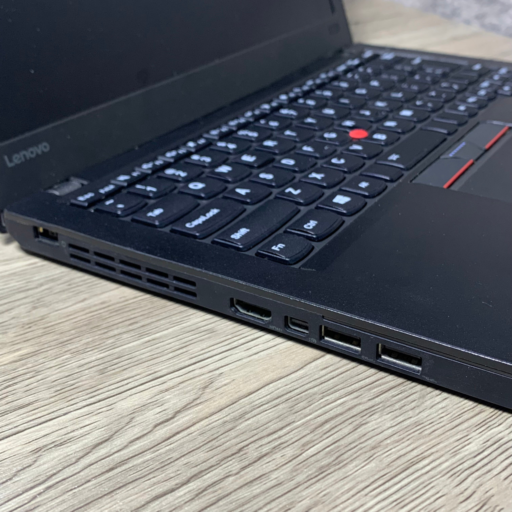 Laptop Lenovo Thinkpad X260 i5 Gen 4 8GB RAM 256GB SSD Murah Lengkap Siap Pakai Blengkap Instal WINDOWS 10 +Office secara gratis Menduku Laptop Second Berkualitas/Laptop Bergaransi Selama 1 Bulan MURAH BERKUALITAS!!IPS  US Keybroad backlight