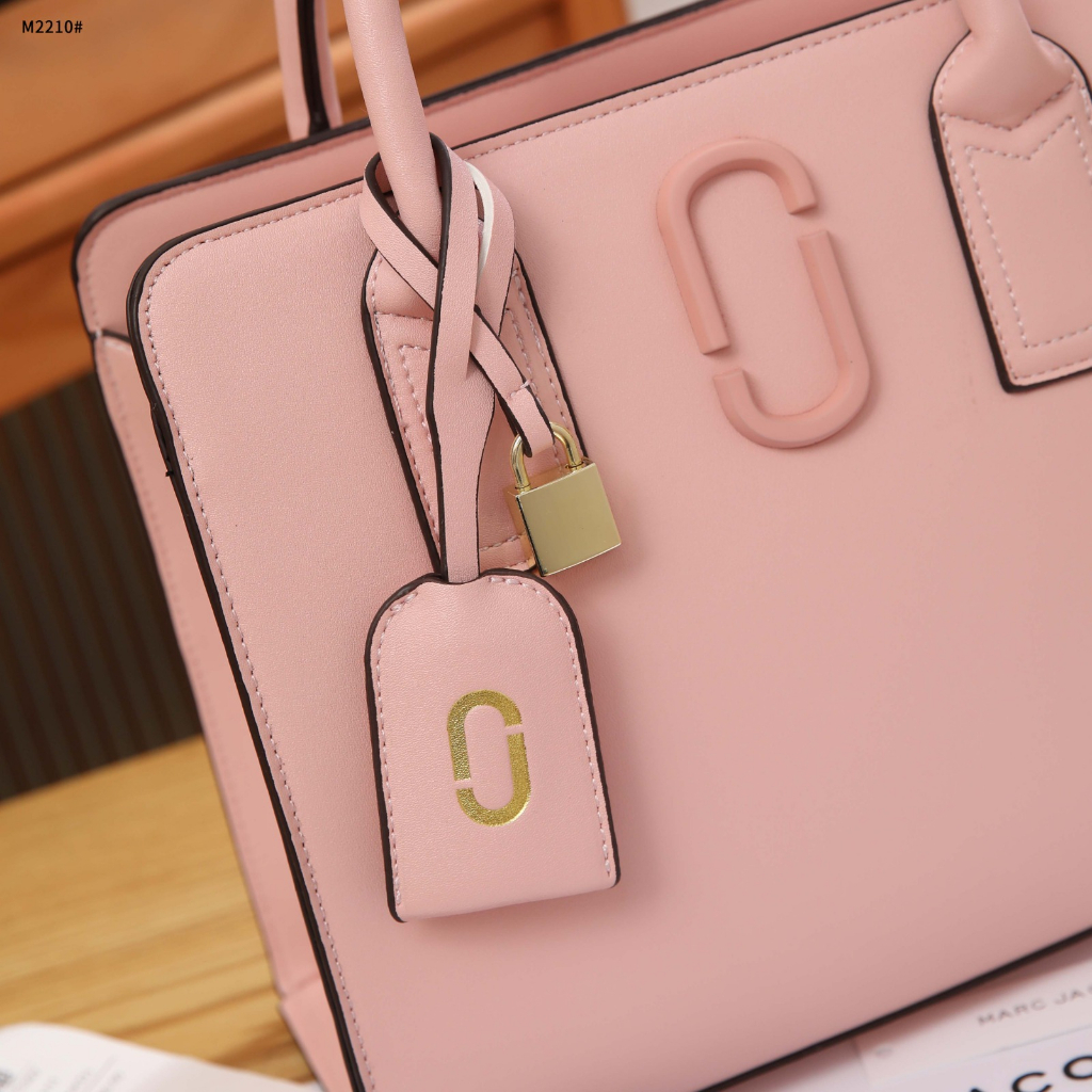 M2210 Tote Bag in Leather