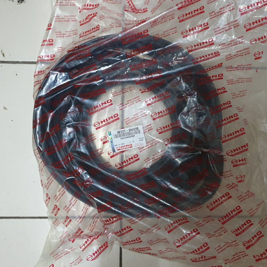 Karet Kaca Depan Hino Dutro ASLI