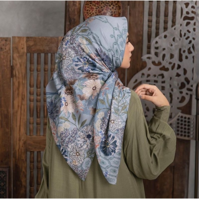 Shandya scarf by Heaven lights (preloved)