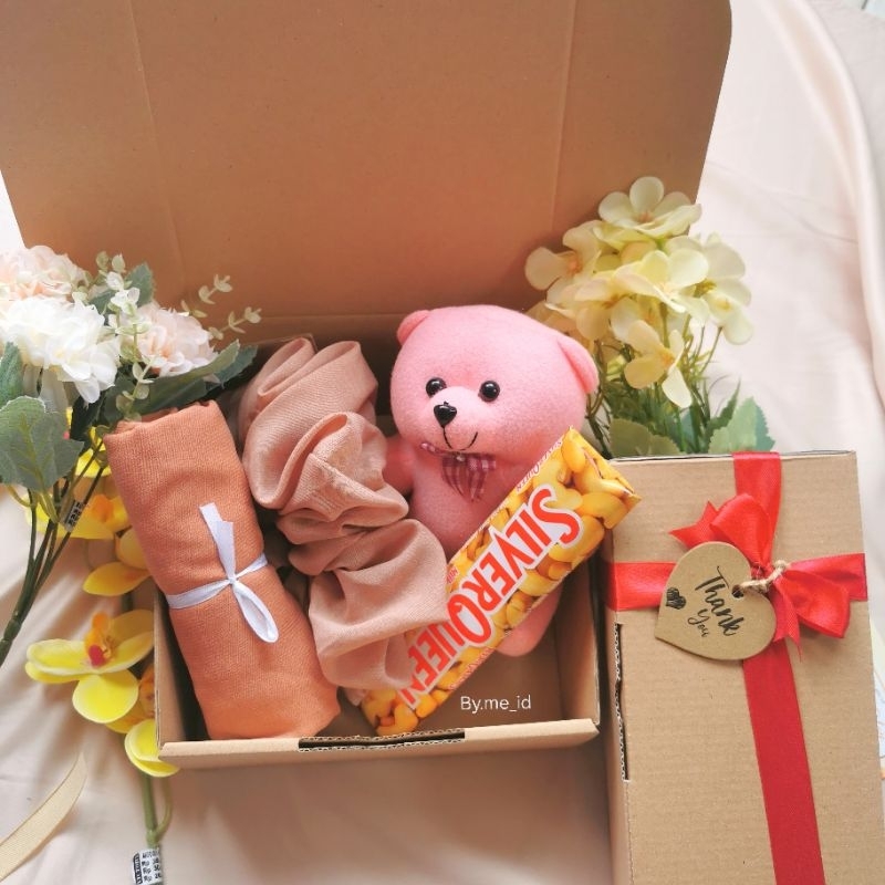 

KADO ULANG TAHUN CEWEK HAMPERS BOX / GIFT BOX HAMPERS HIJAB