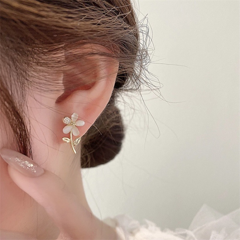 Flower earrings / anting