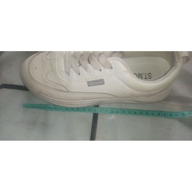 sepatu olahraga wanita Putih merk St moritz no 38 bekas pakai second