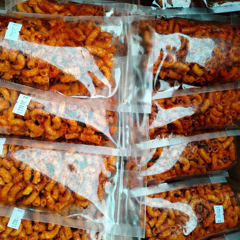 

makaroni kriuk pedas daun jeruk