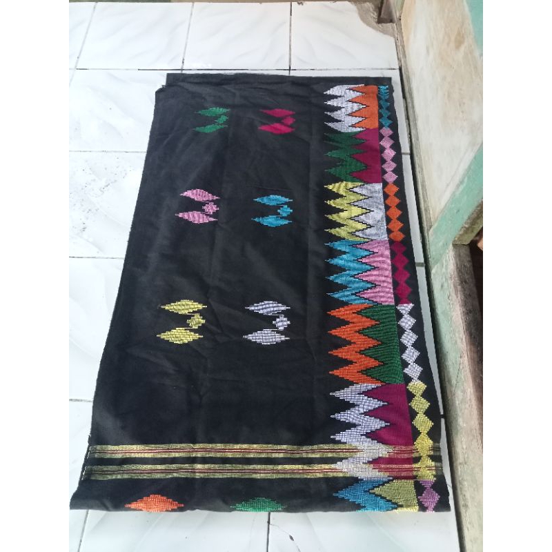 kain salungka asli tenunan Bima Nusa tenggara barat NTB