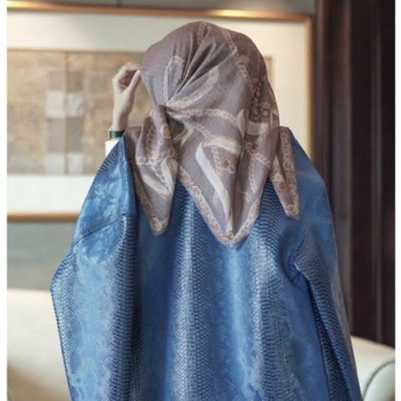 buttonscarves chain series 1 etoupe