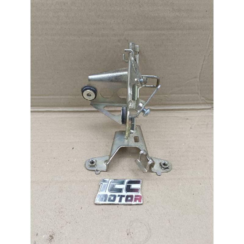 Bracket Tameng Depan Aerox New Original