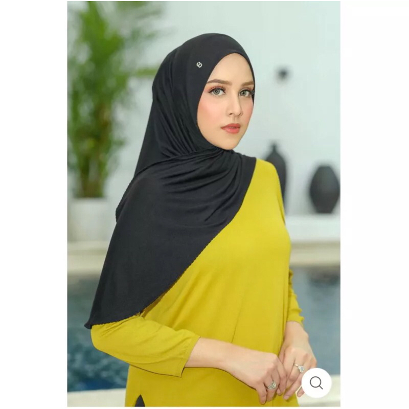 Everyday Jersey Slip-On Black Buttonscarves