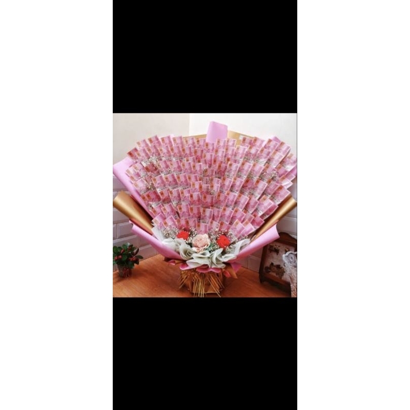 

Bucket/hadiah wisuda