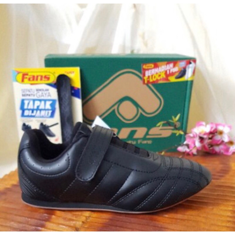 sepatu sekolah fans