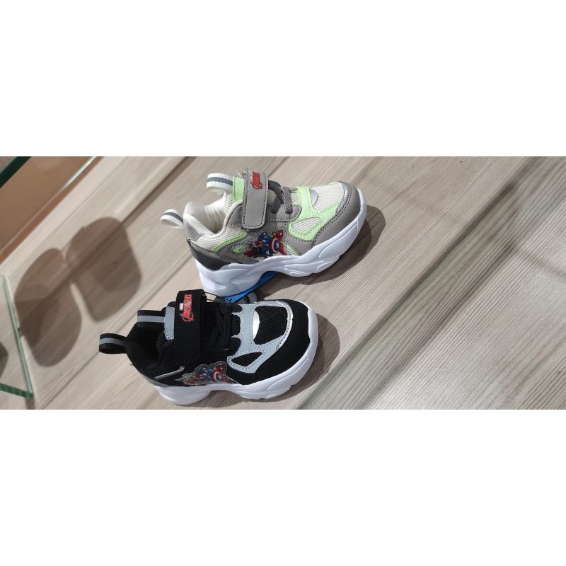 Sepatu Anak Avengers