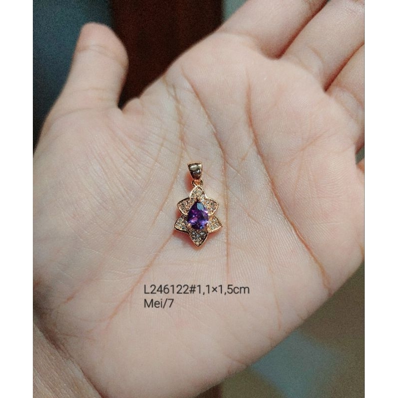 Liontin batu mata ungu