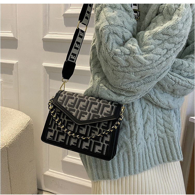 Tas Wanita 2023 New Simple Fashion Vintage Letter Print One Shoulder Diagonal Bag Texture Tas Persegi Kecil Asing