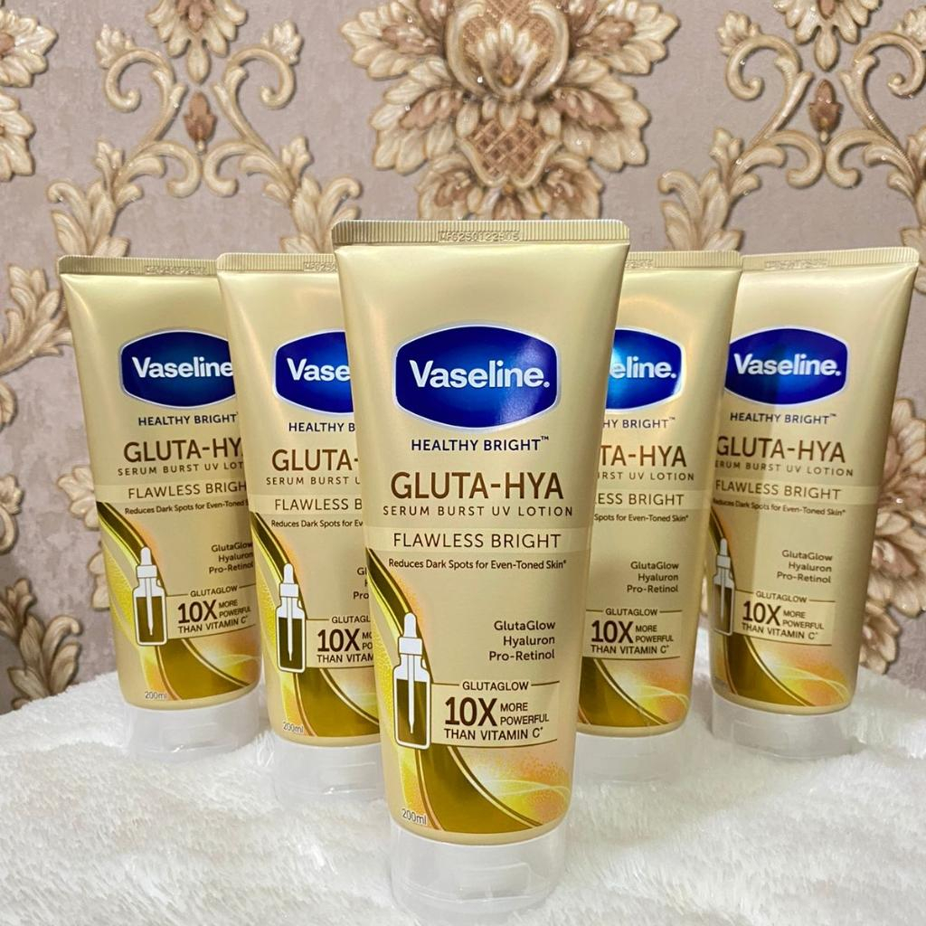 [ UKURAN BESAR 330 ml ] Vaseline Healthy Bright Gluta-Hya Flawless Bright Whitening Body Lotion Brightening Pelembab Pelembut Pencerah Badan Vaseline Gluta Hya 330ml Glutation Hyaluron Niacinamide Serum UV A UV B PA++ Vit C