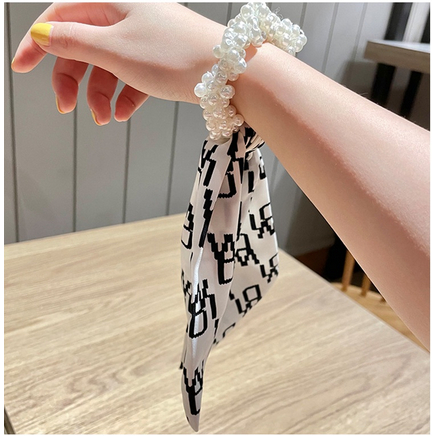 Ikat Rambut Scarf Dengan Mutiara Vintage Gaya Korea Fashion / Scrunchie Scarf Aksen Mutiara Wanita