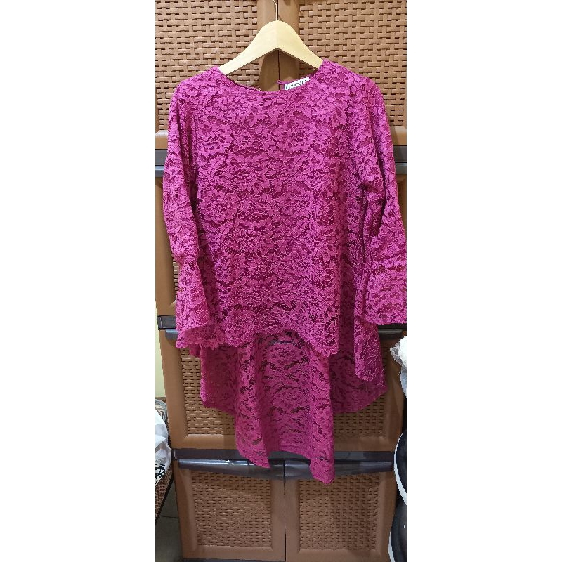 KEBAYA BRUKAT NON BUSUI SIZE M BAJU KONDANGAN WISUDA MAGENTA
