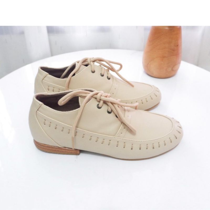 Sepatu fashion brand The Things Corner