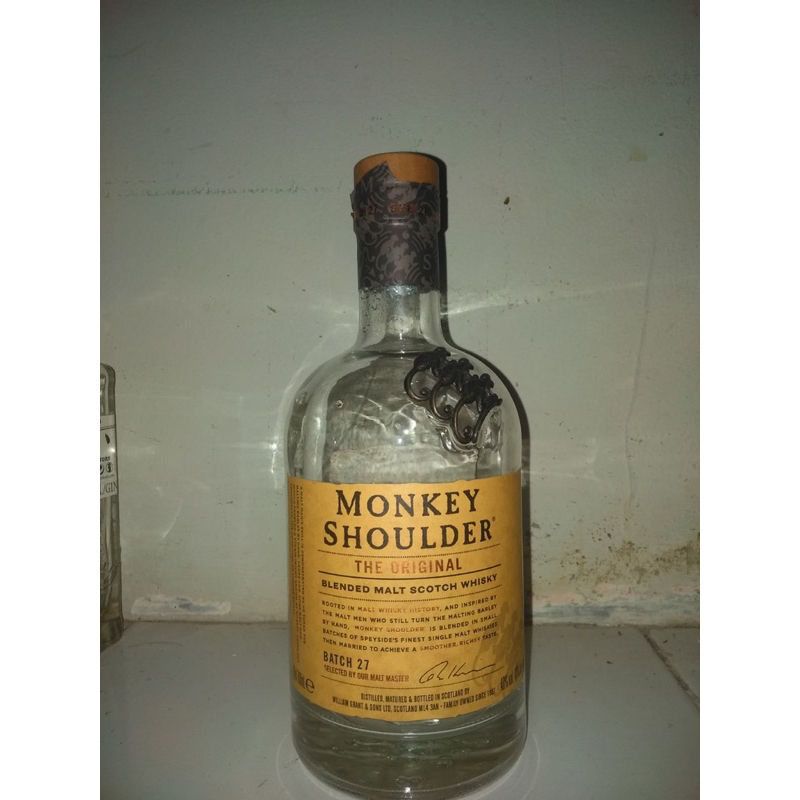 Botol Bekas Miras Whiskey Monkey Shoulder