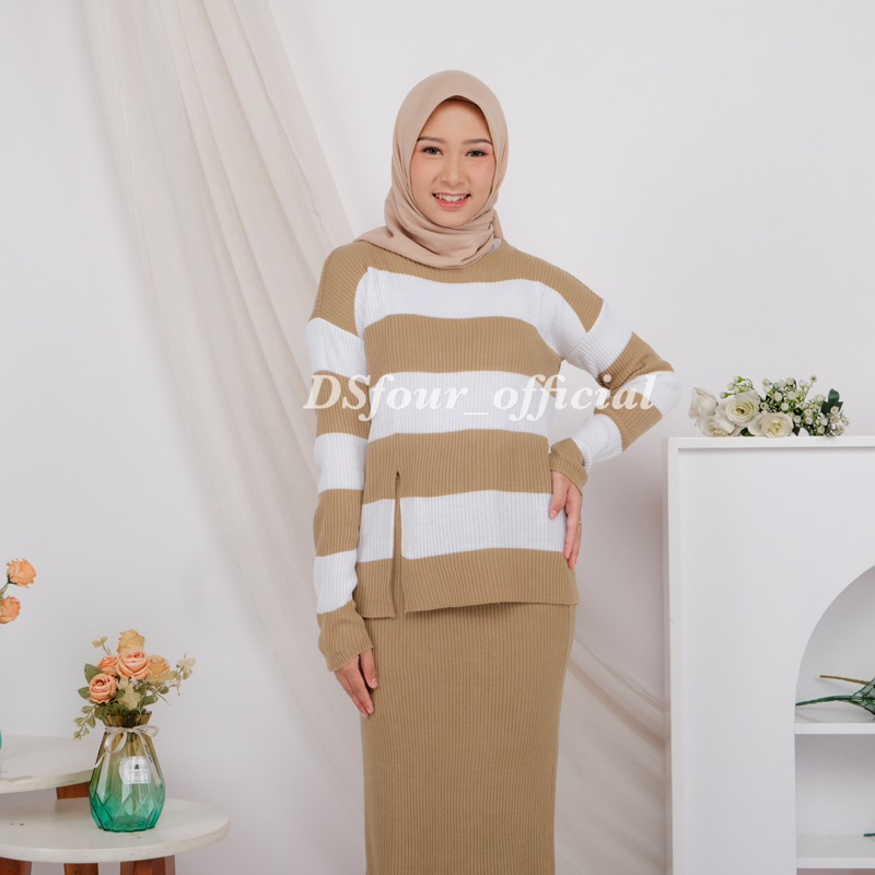 Yumna Stripe Blouse Rajut Premium [DSfourofficial]