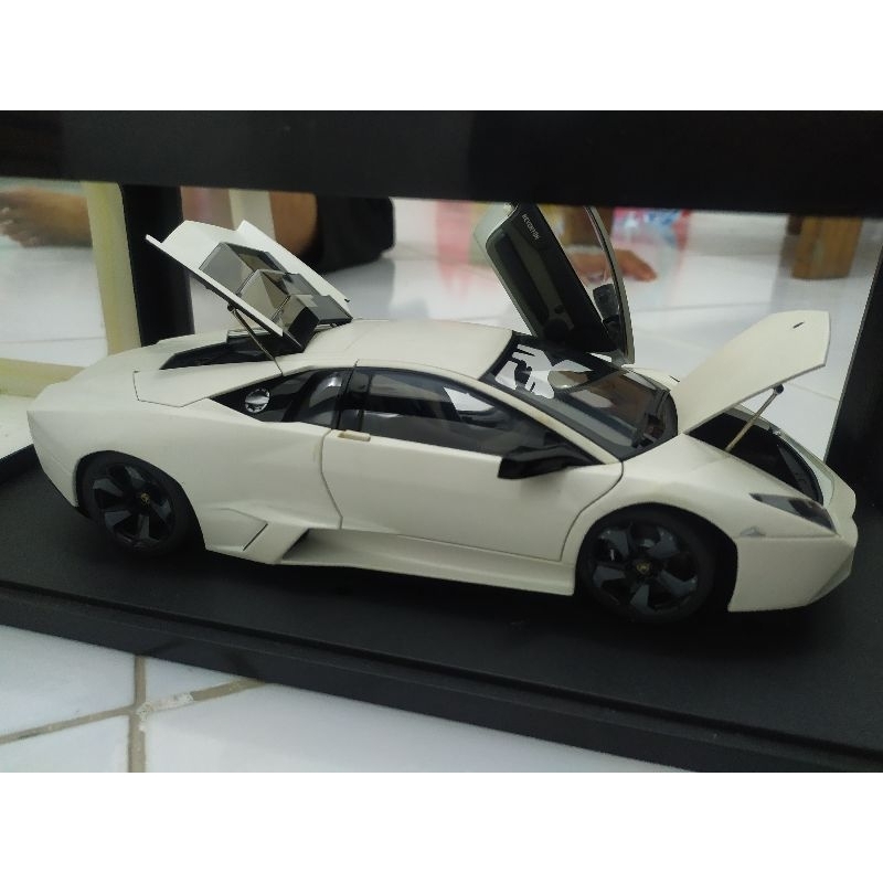 Diecast lamborghini reventon AUTOart performance