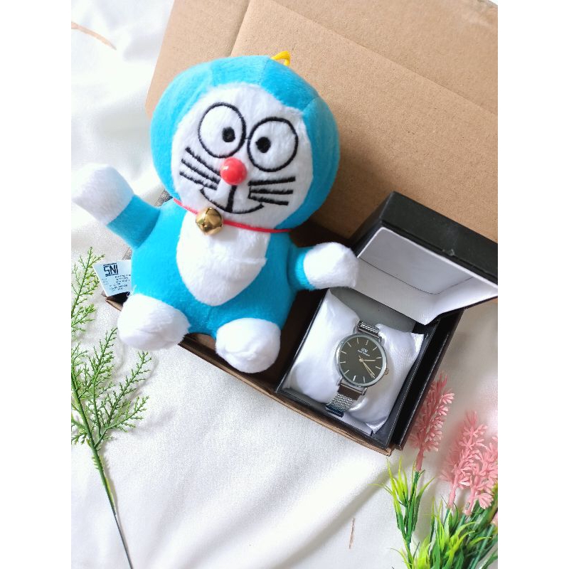 

Hampers Boneka doraemon, kado wisuda cewe, kado anniversary, birthday