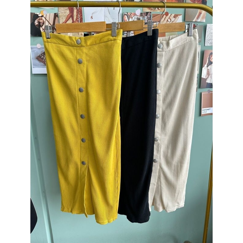 Unq button ribbed skirt