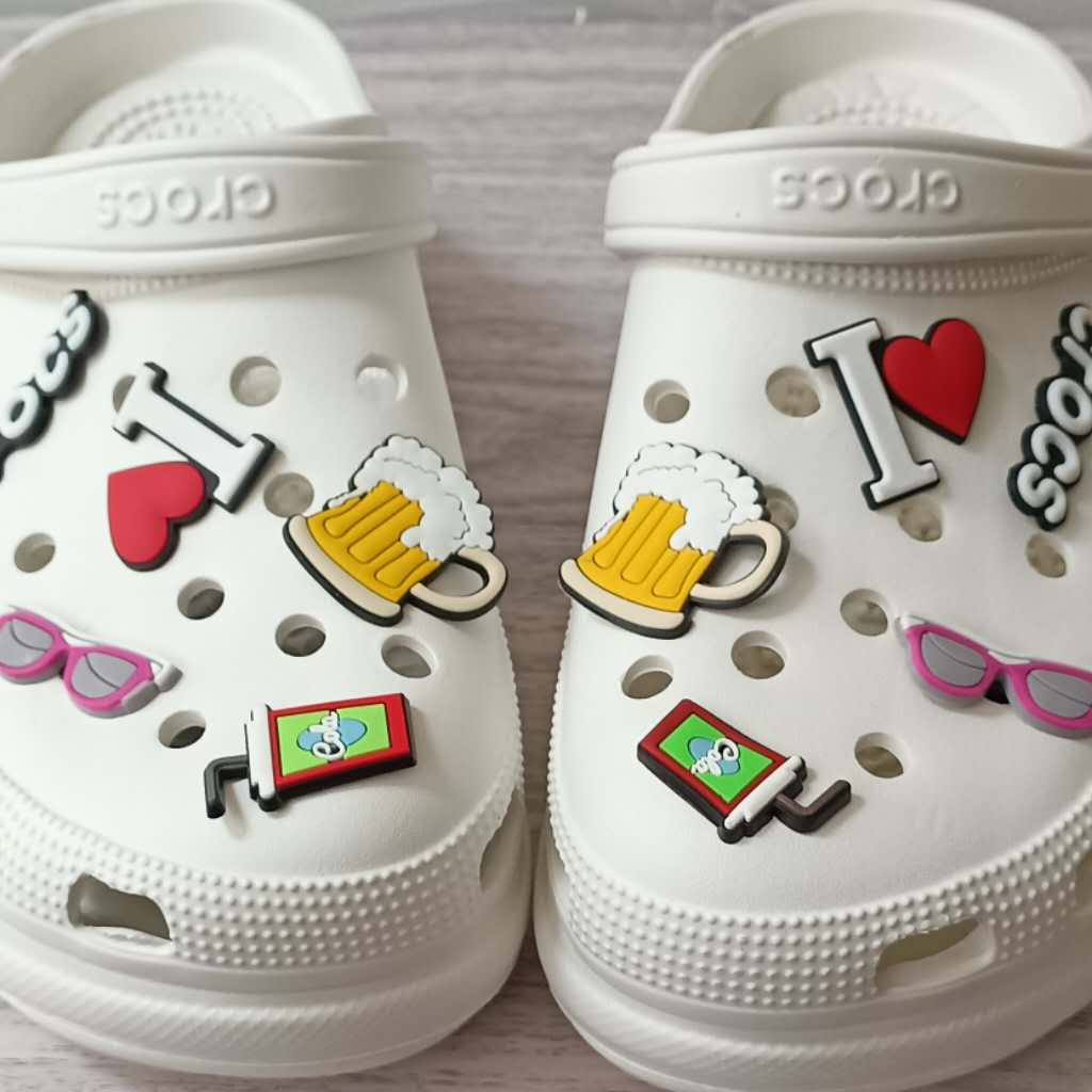 Charm Sepatu Desain jibbitz drew crocs Untuk Dekorasi charms