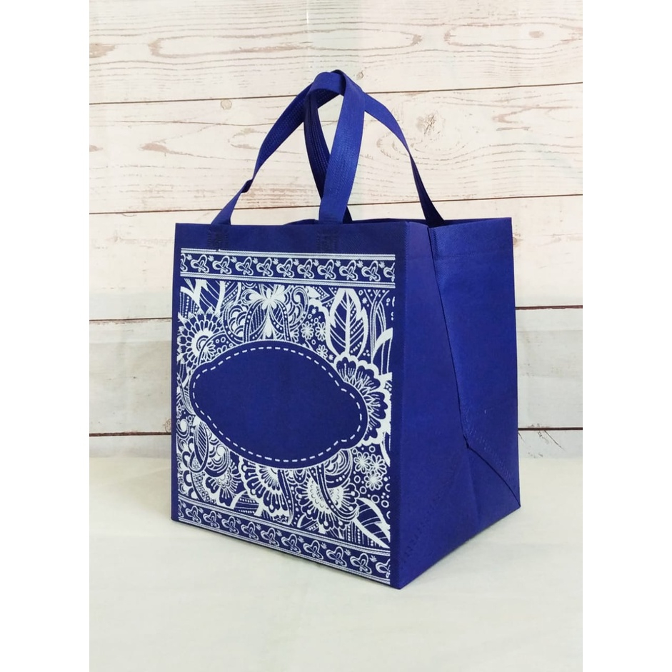 

Tas goodie bag spundbond tas berkat hajatan kotak nasi dus 20x20 motif batik 27x24x20