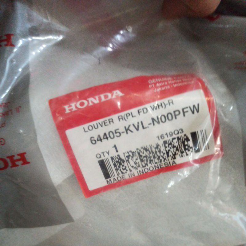 Louver R putih ( Cover Sayap Tengah ) – Supra X 125