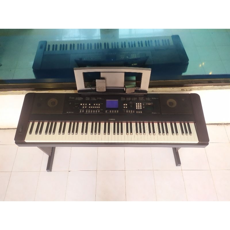 Portable Grand Piano Yamaha DGX-650 DGX650 DGX 650