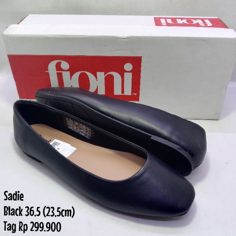 SEPATU FLAT HITAM WANITA FIONI BY PAYLESS
