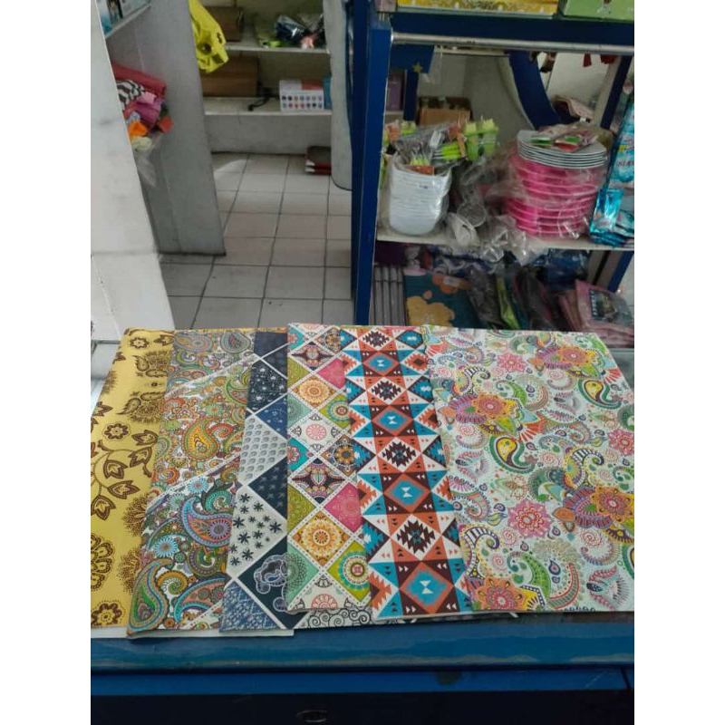 

Kertas kado kicky Kiky 1 pak isi 50 lembar NICE bisa pengiriman instan