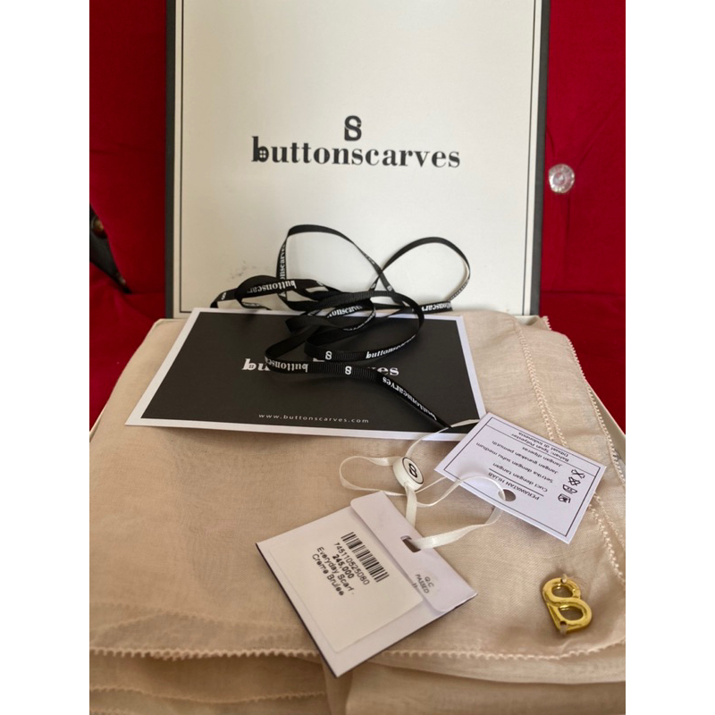 Preloved Everyday Scarf Buttonscarves